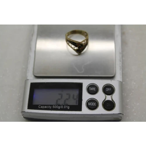 Signed 14k Y.G. CHEVRON FILIGREE ENAMELED DESIGN ring size 6.5