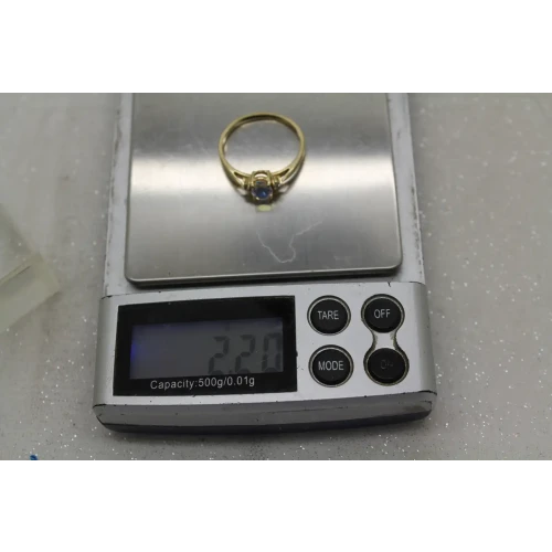 Signed 14k Y.G. Oval Cut TREATED QUARTZ SOLITAIRE w/ accents size 9