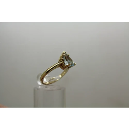 Signed 14k Y.G. Pear Cut BLUE TOPAZ FANCY DESIGN ring size 6.25