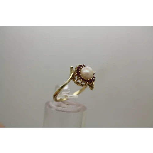 Signed 14k Y.G. PEARL & PINK TOPAZ HALO ring size 6