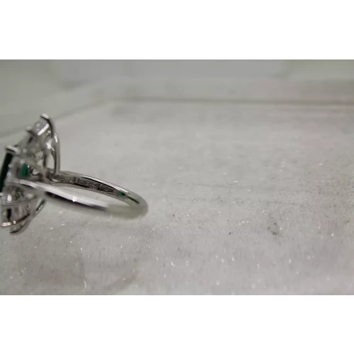 Signed .925 S.S. GREEN CZ WHITE CZ HALO COCKTAIL ring size 8