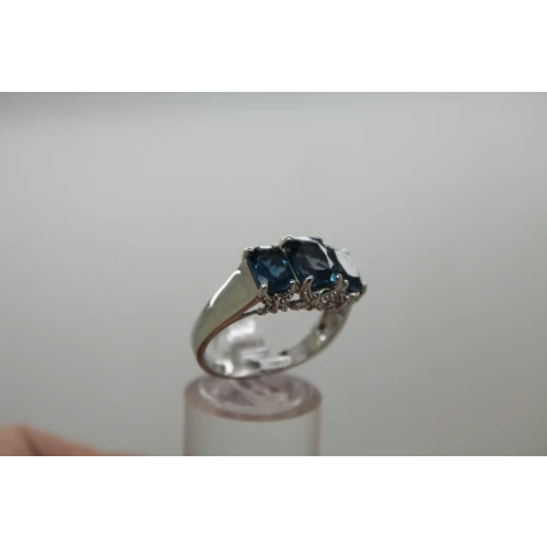 Signed BBJ .925 S.S. LONDON BLUE TOPAZ 3 Stone ring size 9 #