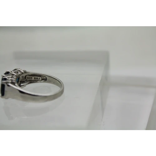 Signed BBJ .925 S.S. LONDON BLUE TOPAZ 3 Stone ring size 9 #