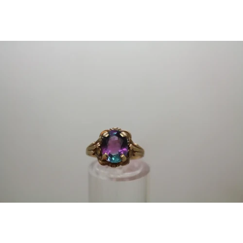 Signed BDA 10k Y.G. SIMULATED PURPLE STONE HEIRLOOM ring size 5.5
