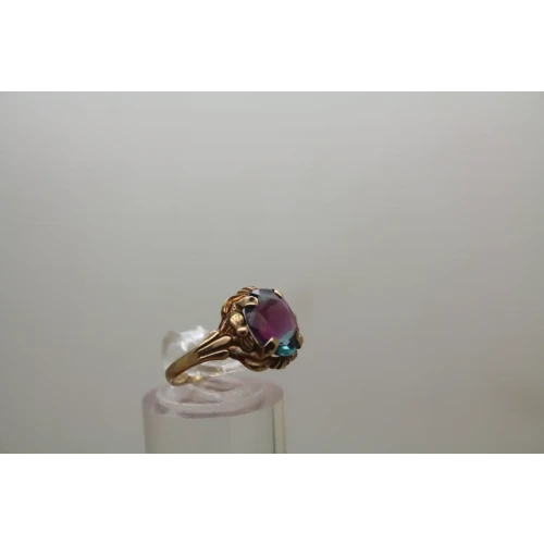 Signed BDA 10k Y.G. SIMULATED PURPLE STONE HEIRLOOM ring size 5.5