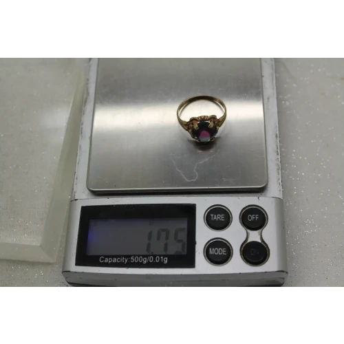 Signed BDA 10k Y.G. SIMULATED PURPLE STONE HEIRLOOM ring size 5.5