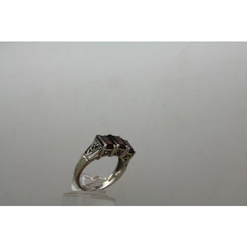 Signed CNA .925 S.S. GARNET 3 Stone HEART FILIGREE ring size 8