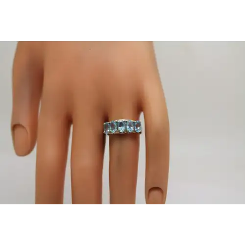 Signed CNA .925 S.S. Oval BLUE TOPAZ 5 STONE ring size 8