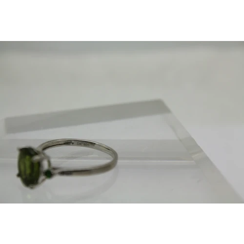 Signed DK .925 S.S. PERIDOT EMERALD SOLITAIRE w/ acc. size 10.75 #