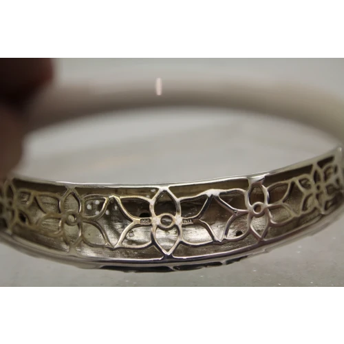 Signed EMA .925 S.S. BLACK & WHITE ENAMEL CZ Hinged bangle