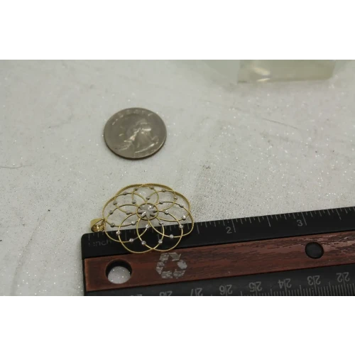 Signed GD 14k Y.G. & W.G. FLOWER LACE OPENWORK DESIGN pendant