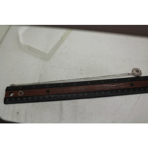 Signed GOT .925 S.S. TWO TONE STONE IN MOTION pendant necklace 18