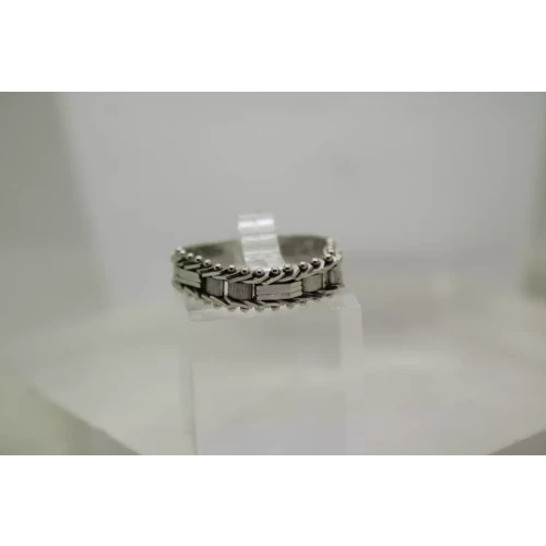 Signed I.G. 14k W.G. RICCIO CHAIN LINK DESIGN BAND ring size 7 (2)