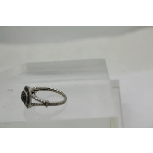 Signed JS .925 S.S. BLUE DIAMOND SPLIT SHANK ring size 7.75 #