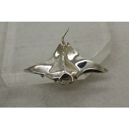 Signed LS .925 S.S. DIMENSIONAL STINGRAY DESIGN pin brooch 16.6g