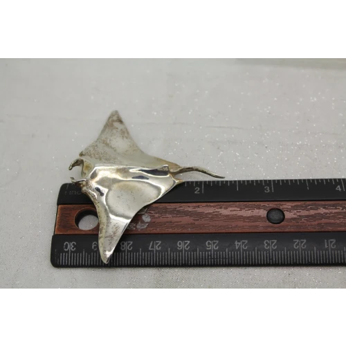 Signed LS .925 S.S. DIMENSIONAL STINGRAY DESIGN pin brooch 16.6g