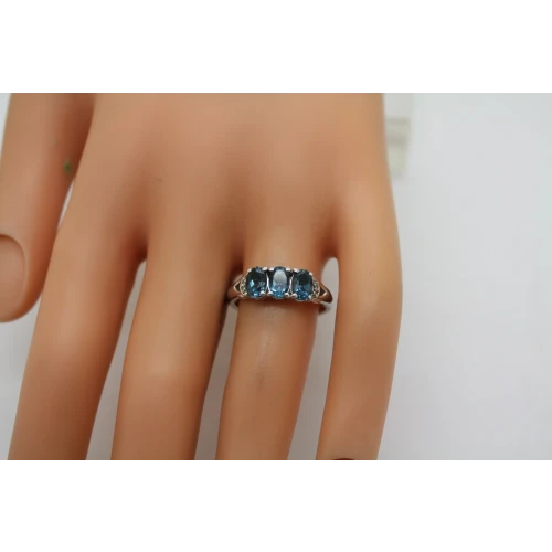 Signed MCGI .925 S.S. LONDON BLUE TOPAZ 3 Stone ring size 7.75 #
