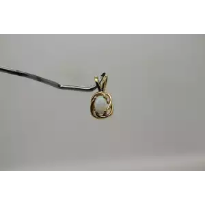 18k Yellow Gold Oval cut OPAL KNOT DESIGN pendant