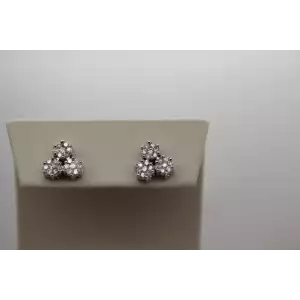 NWT 10k White Gold 1/2ctw DIAMOND FLOWER CLUSTER earrings