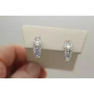 750 18k White Gold ROUND & BAGUETTE CLUSTER SNAP HOOP earrings