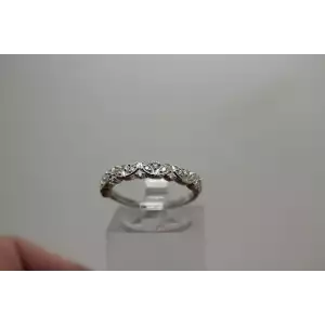 10k Whit Gold  LEAF DESIGN DIAMOND BAND ring size 6.75