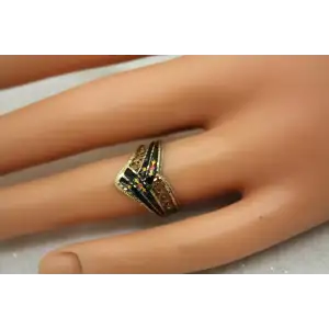 Signed 14k Y.G. CHEVRON FILIGREE ENAMELED DESIGN ring size 6.5