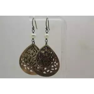 SILPADA .925 S.S. CARVED MOTHER OF PEARL & PEARL Dangle