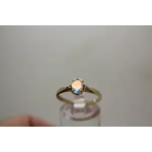 Signed 14k Y.G. Oval Cut TREATED QUARTZ SOLITAIRE w/ accents size 9