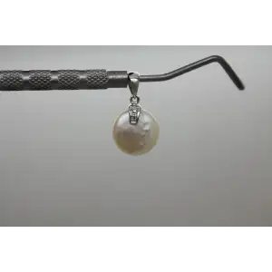 14k White Gold BUTTON PEARL & DIAMOND ACCENT drop pendant #