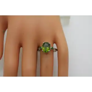 Signed DK .925 S.S. PERIDOT EMERALD SOLITAIRE w/ acc. size 10.75 #
