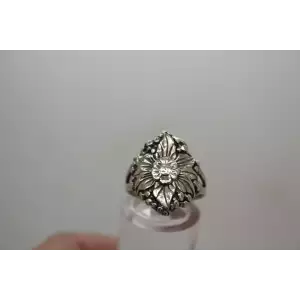 Vintage .925 S.S. FLOWER DESIGN ring size 6.5