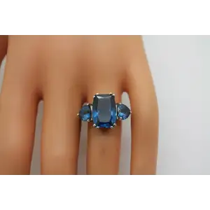 ROSS SIMOS .925 S.S. LONDON BLUE TOPAZ 3 STONE ring size 7.75 #