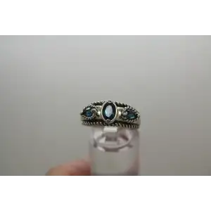CAROLYN POLLACK RELIOS .925 S.S. LONDON BLUE TOPAZ 3 stone size 8