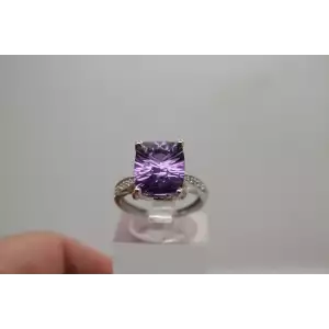 14K White Gold AMETHYST & DIAMOND CHIP Accent ring size 5.5