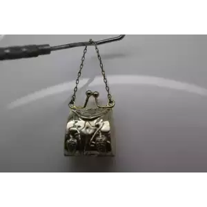 Vintage .925 Sterling Silver HINGED PURSE LOCKET GRAPE VINE DESIGN pendant