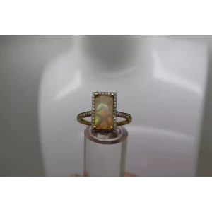 STS 10k Y.G. RECTANGLE OPAL & .50ctw DIAMOND HALO ring size 11