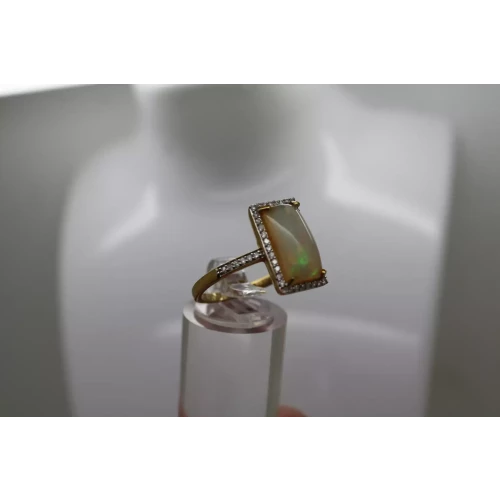 STS 10k Y.G. RECTANGLE OPAL & .50ctw DIAMOND HALO ring size 11