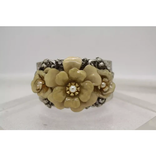 SWEET ROMANCE USA HAMMERED silvertone ENAMEL 3D FLOWER CUFF