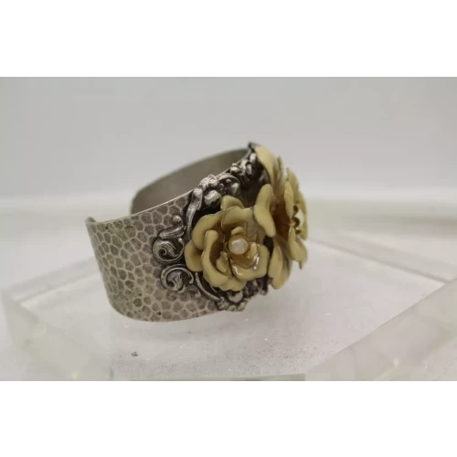 SWEET ROMANCE USA HAMMERED silvertone ENAMEL 3D FLOWER CUFF