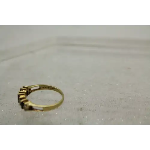 TRU-ART 14k Y.G. BLUE TOPAZ & DIAMOND BAND ring size 6