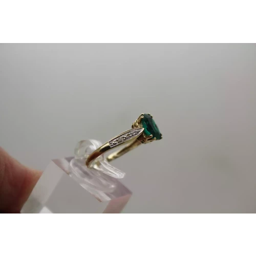 Vintage 14k Yellow Gold EMERALD & DIAMOND SOLITAIRE w/acc. size 7