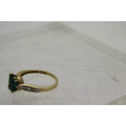 Vintage 14k Yellow Gold EMERALD & DIAMOND SOLITAIRE w/acc. size 7