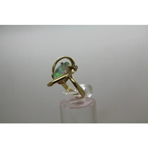 Vintage 14k Y.G. OPAL w/ acc. DIAMOND ABSTRACT DESIGN ring size 6