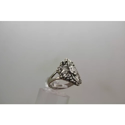 Vintage .925 S.S. FLOWER DESIGN ring size 6.5
