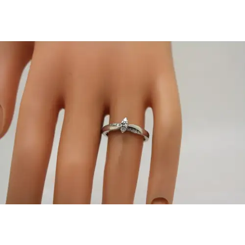 Vintage PLATINAIRE .925 S.S. DIAMOND ENGAGEMENT ring size 7