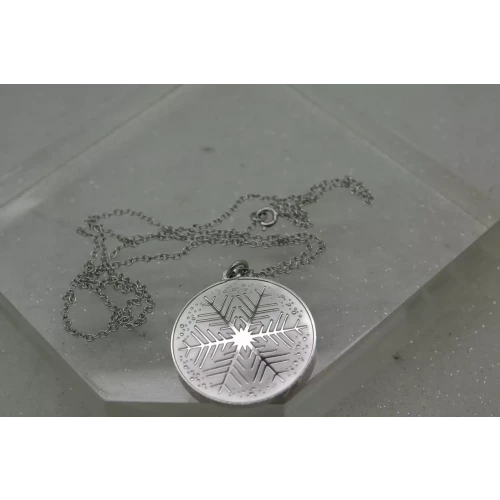 VTG. 1976 .925 S.S. FRANKLIN MINT SNOWFLAKE Pendant necklace 24