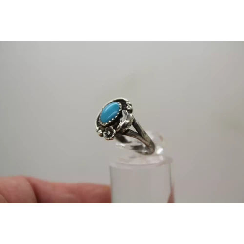Vtg .925 S.S. TURQUOISE FEATHER FLOWER DESIGN ring size 6.25