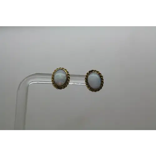 Vtg. CARLA 14k Y.G. Oval Cut OPAL STUD earrings 7mm x 5mm #