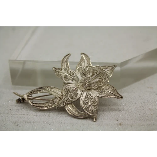 Vtg. SAFIR Made in Portugal Silver Wash FILIGREE IRIS FLOWER pin brooch