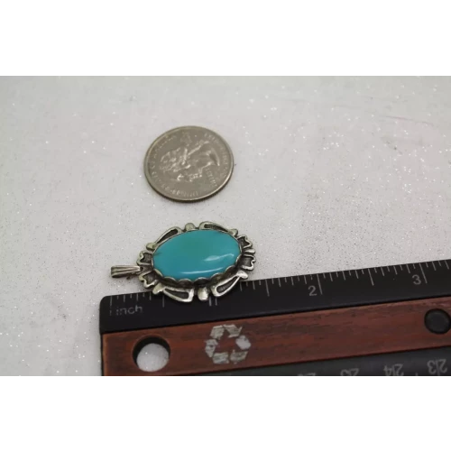 Vtg. Sterling NATIVE AMERICAN SCALLOPED BEZEL TURQOISE pendant